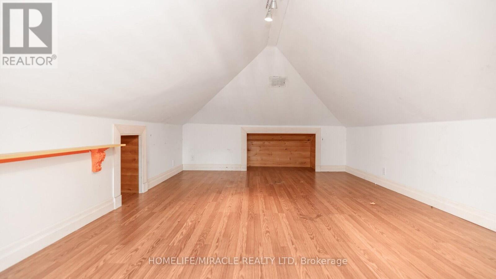 112 Troy Street, Mississauga, Ontario  L5G 1S7 - Photo 27 - W12493720