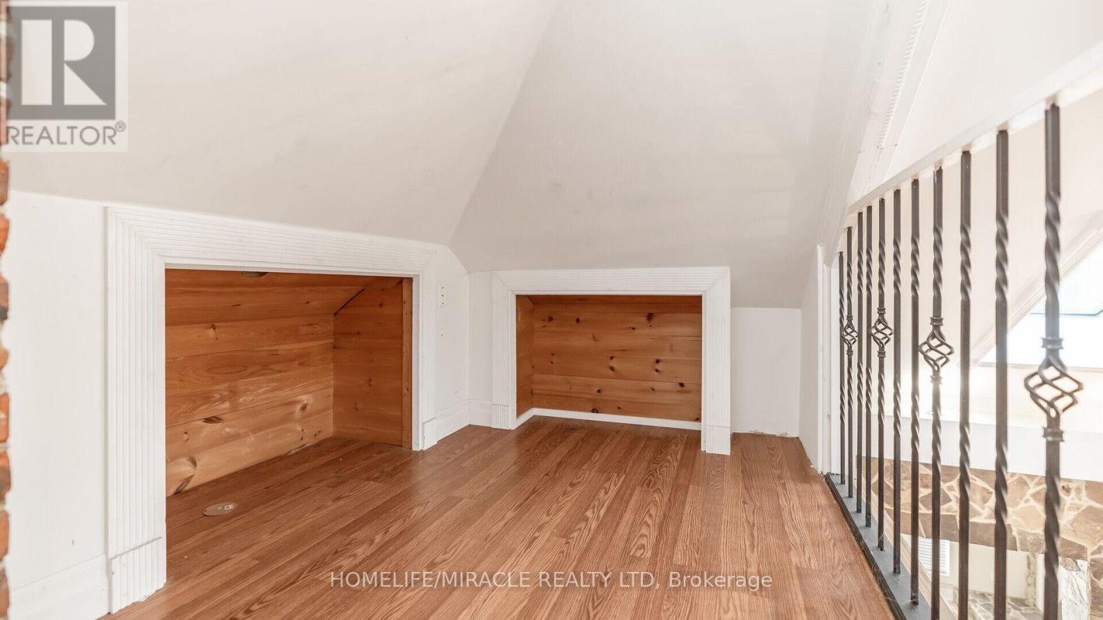 112 Troy Street, Mississauga, Ontario  L5G 1S7 - Photo 29 - W12493720