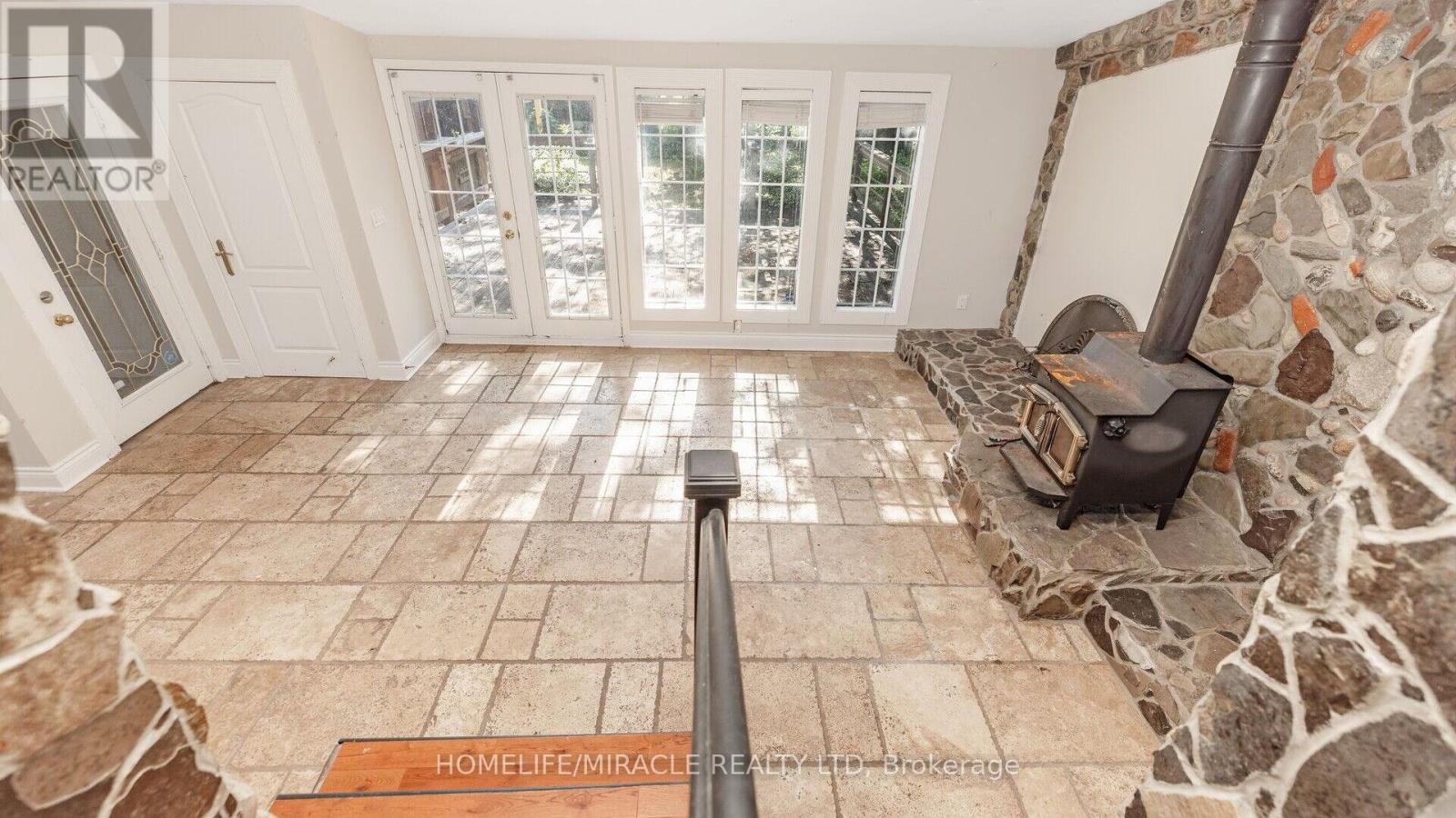 112 Troy Street, Mississauga, Ontario  L5G 1S7 - Photo 31 - W12493720