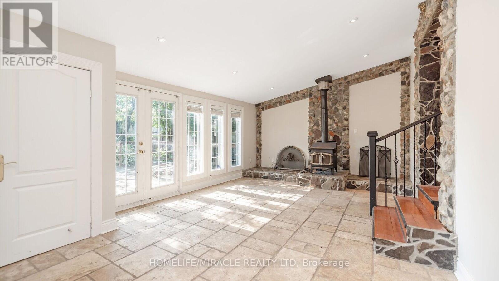 112 Troy Street, Mississauga, Ontario  L5G 1S7 - Photo 32 - W12493720