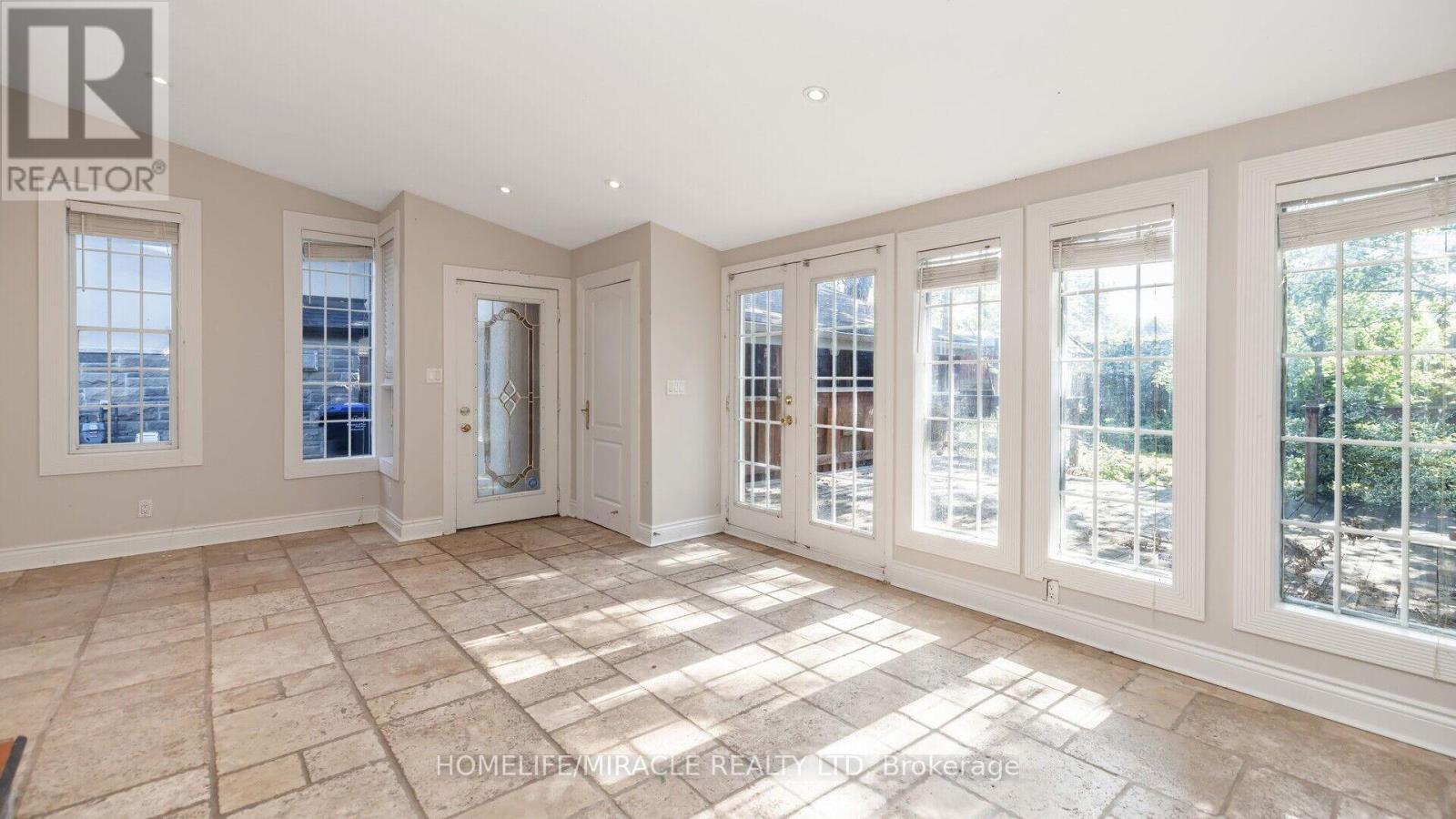 112 Troy Street, Mississauga, Ontario  L5G 1S7 - Photo 35 - W12493720