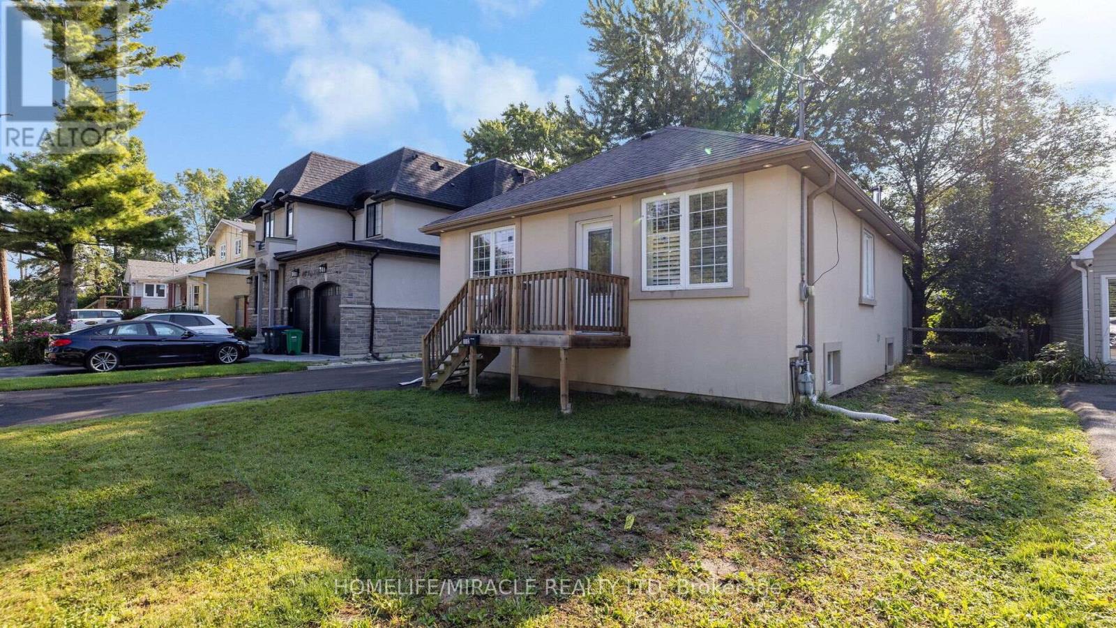 112 Troy Street, Mississauga, Ontario  L5G 1S7 - Photo 4 - W12493720