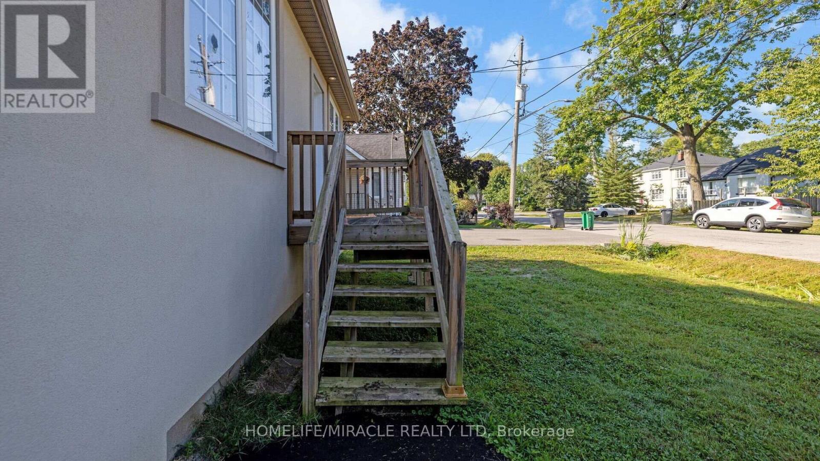 112 Troy Street, Mississauga, Ontario  L5G 1S7 - Photo 5 - W12493720