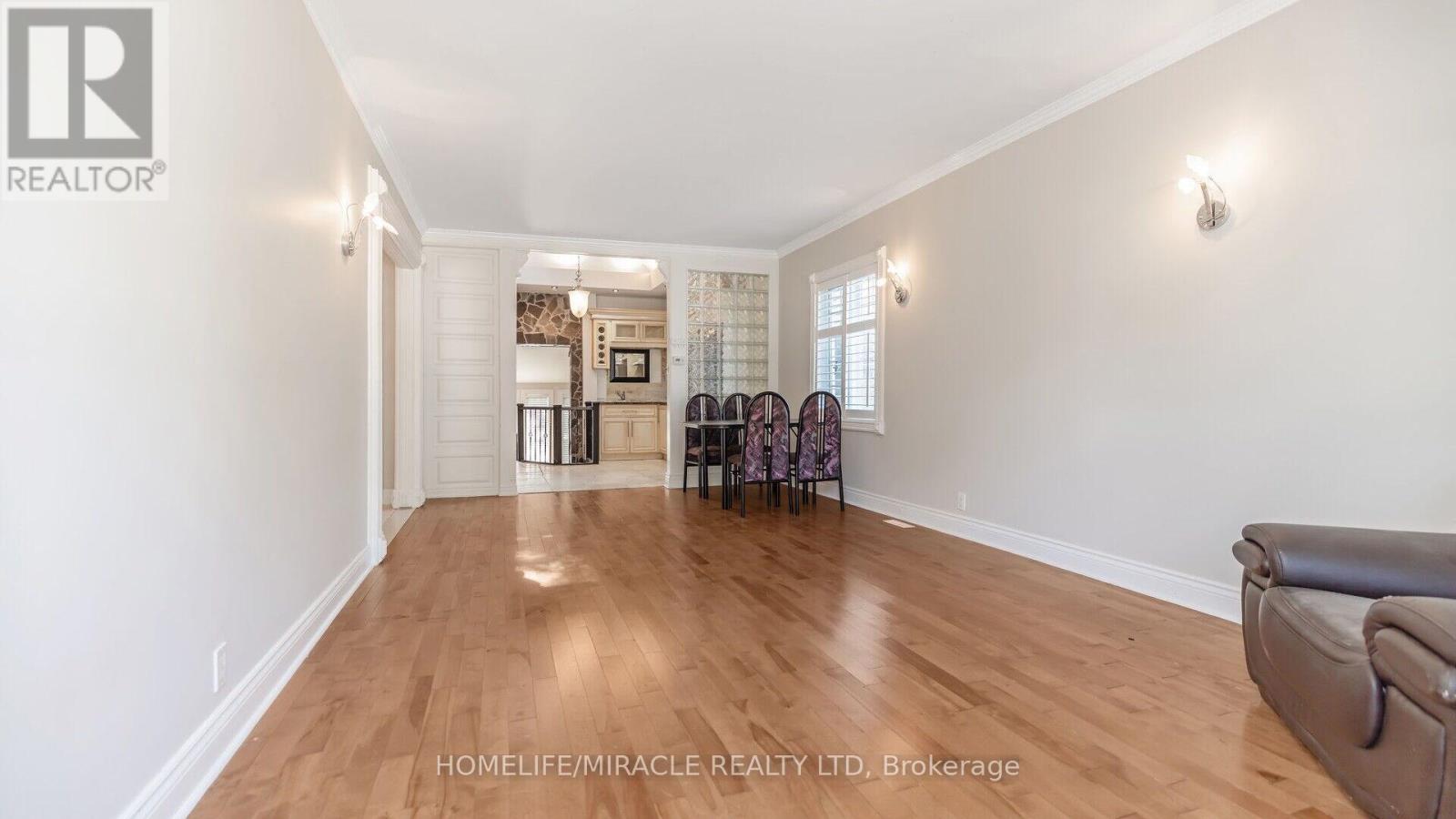 112 Troy Street, Mississauga, Ontario  L5G 1S7 - Photo 7 - W12493720