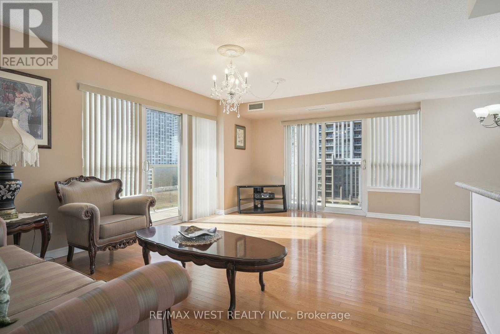 805 - 350 Princess Royal Drive, Mississauga, Ontario  L5B 4N1 - Photo 5 - W12493384