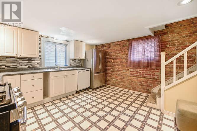 306 Brock Street, Brockville, Ontario  K6V 4G7 - Photo 12 - X12493792