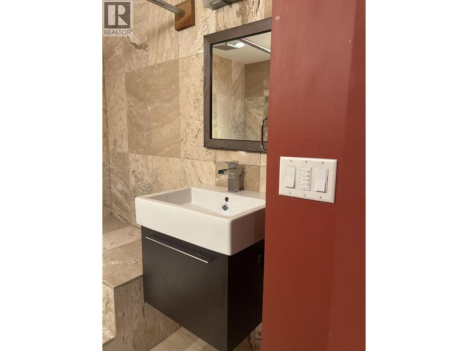 5006 Maitland Street, Burnaby, British Columbia  V5H 1N5 - Photo 5 - R3063446