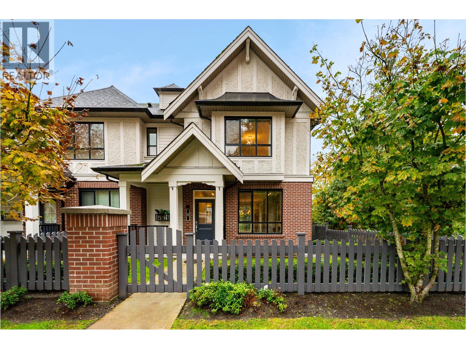 1 3500 BURKE VILLAGE PROMENADE, Coquitlam, British Columbia