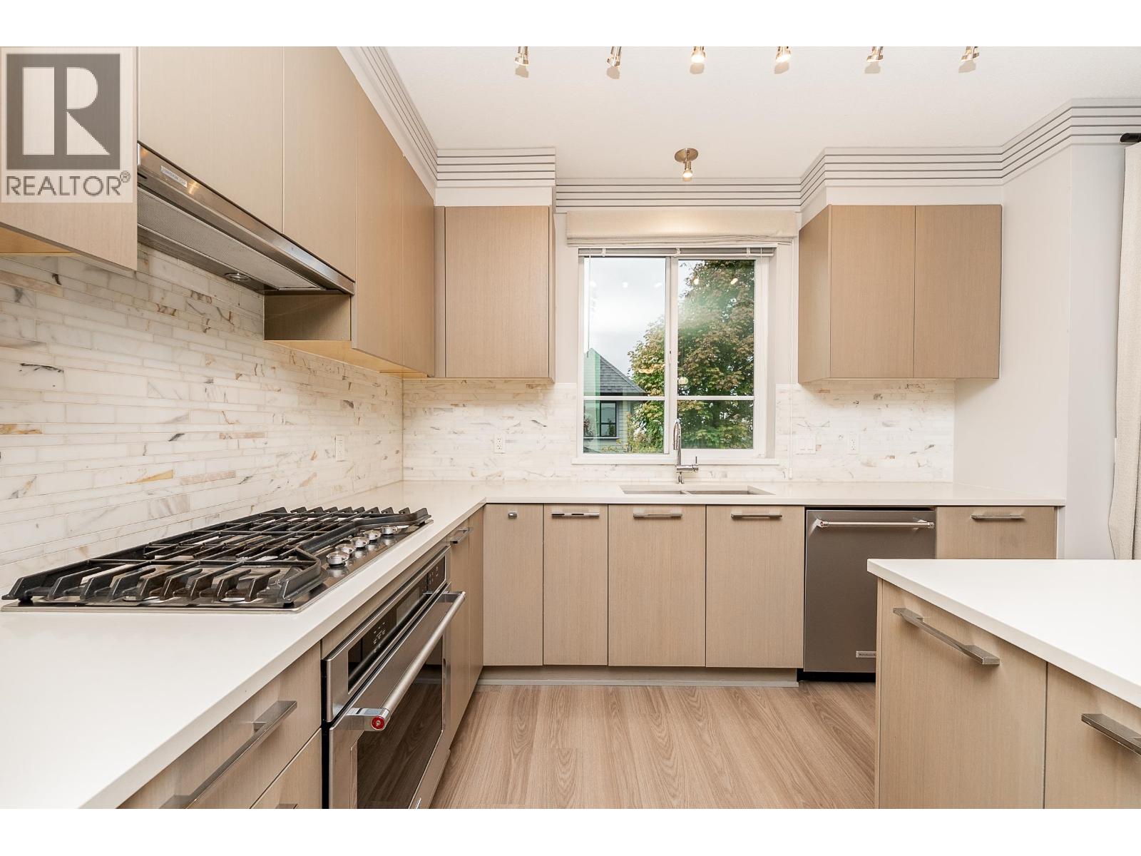 1 3500 Burke Village Promenade, Coquitlam, British Columbia  V3E 0N2 - Photo 10 - R3063376