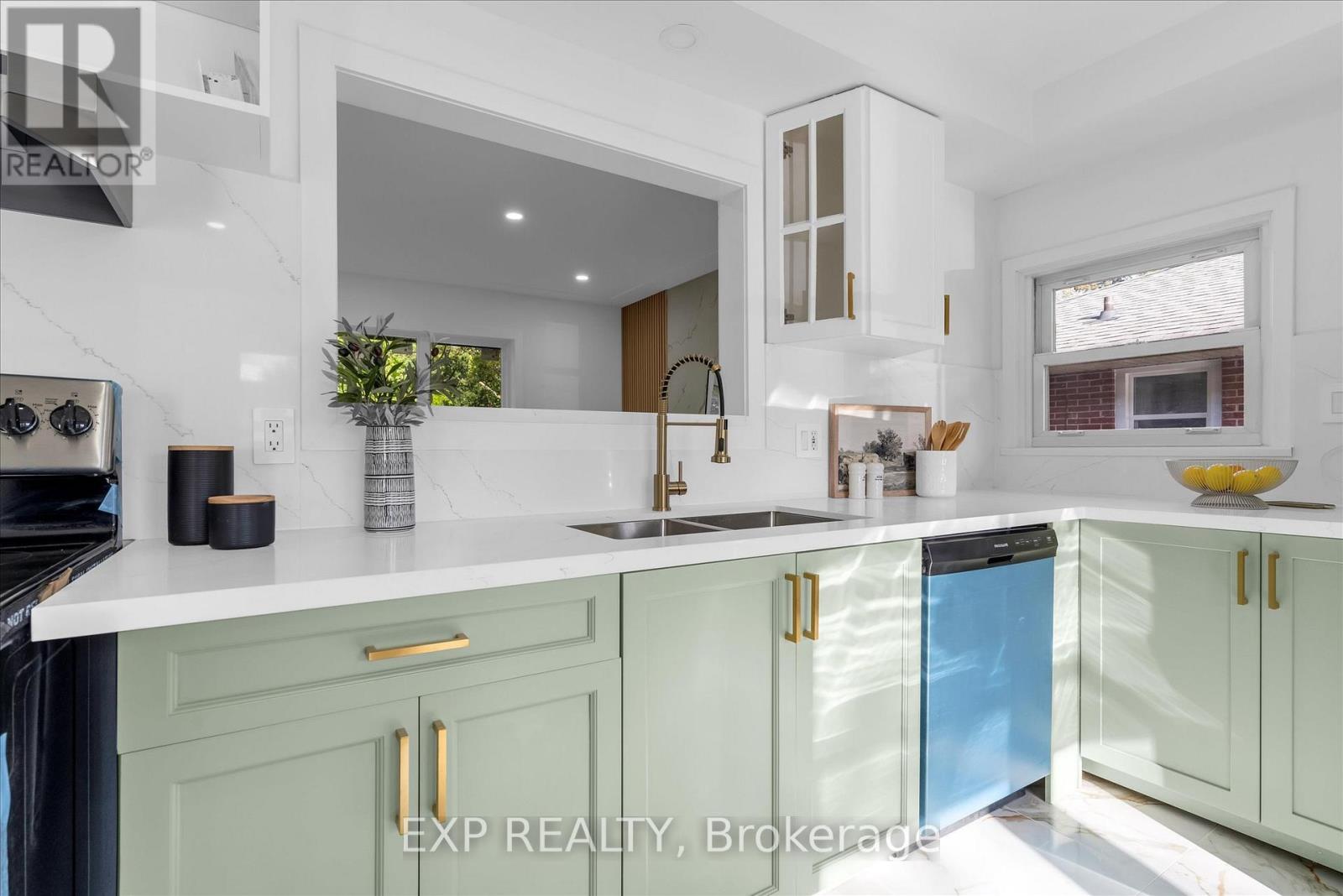 39 Grandfield Street, Hamilton, Ontario  L8T 2H1 - Photo 13 - X12493670