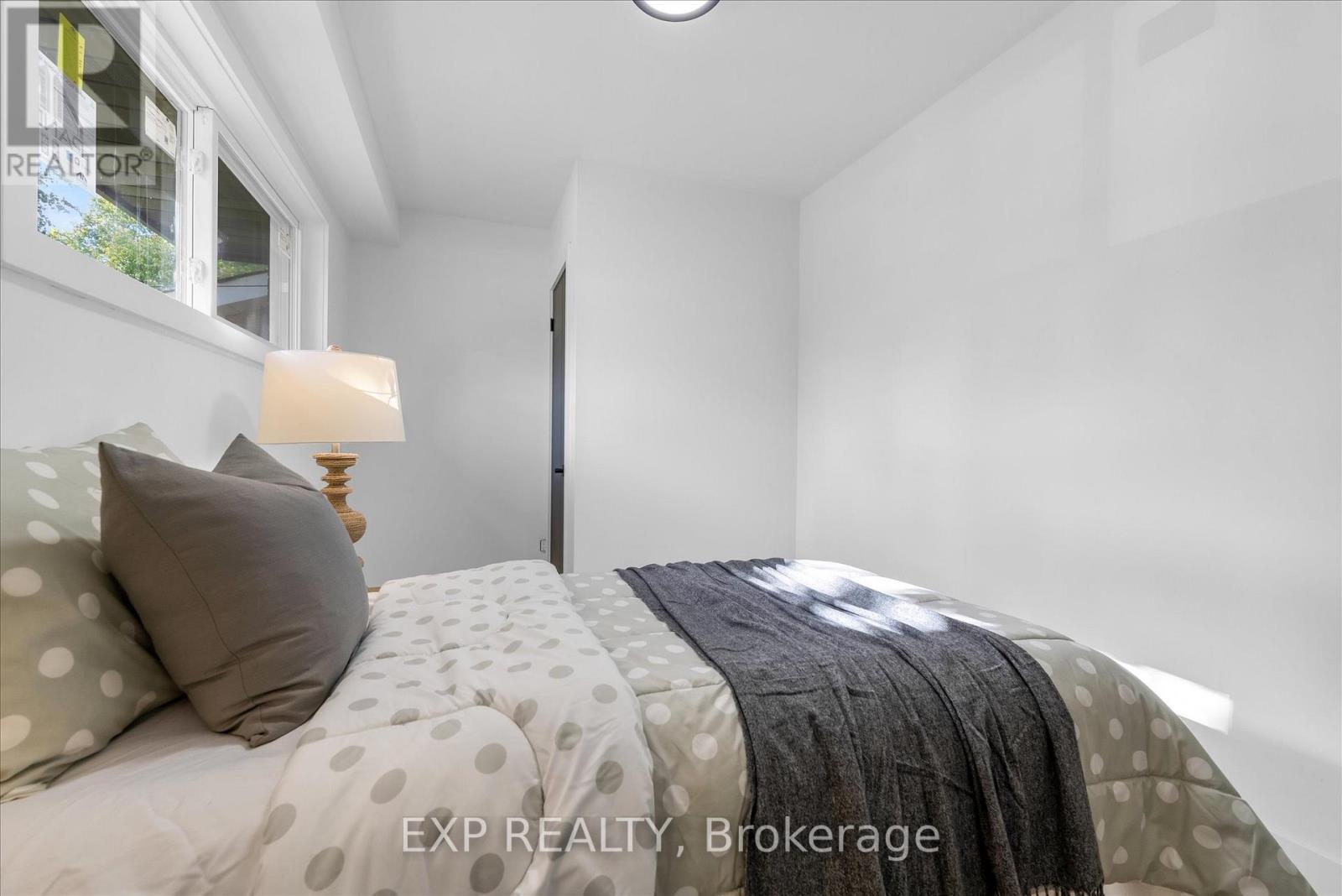 39 Grandfield Street, Hamilton, Ontario  L8T 2H1 - Photo 18 - X12493670