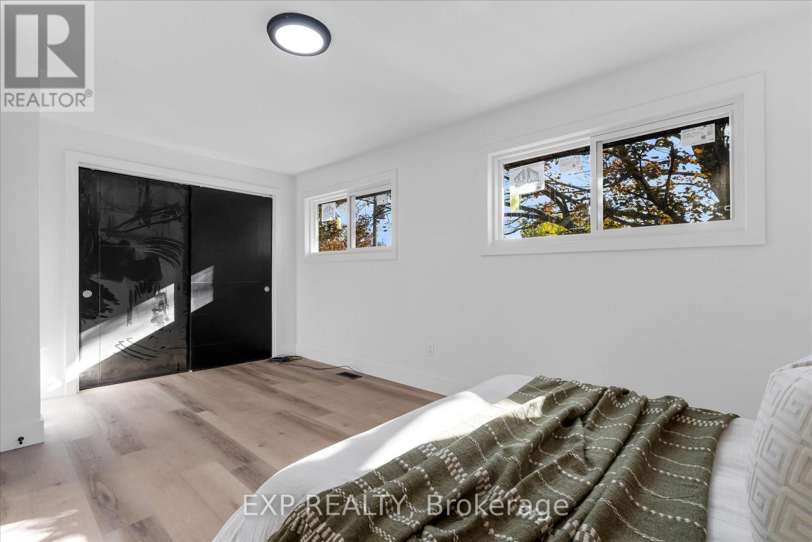 39 Grandfield Street, Hamilton, Ontario  L8T 2H1 - Photo 21 - X12493670