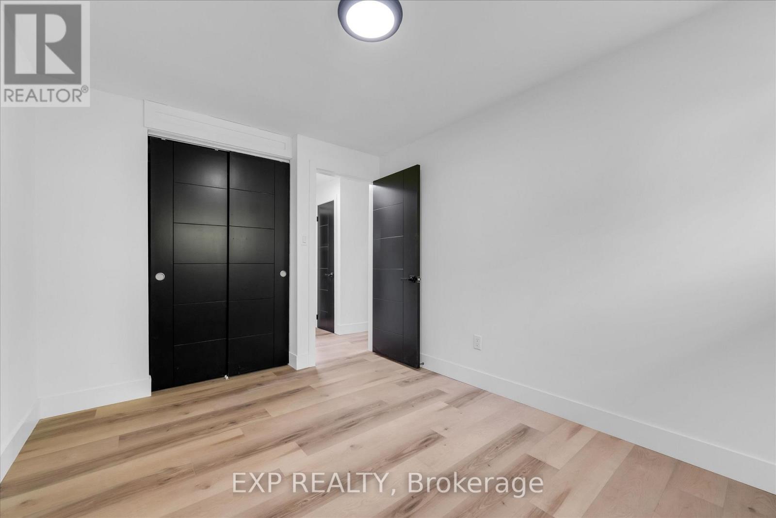 39 Grandfield Street, Hamilton, Ontario  L8T 2H1 - Photo 25 - X12493670