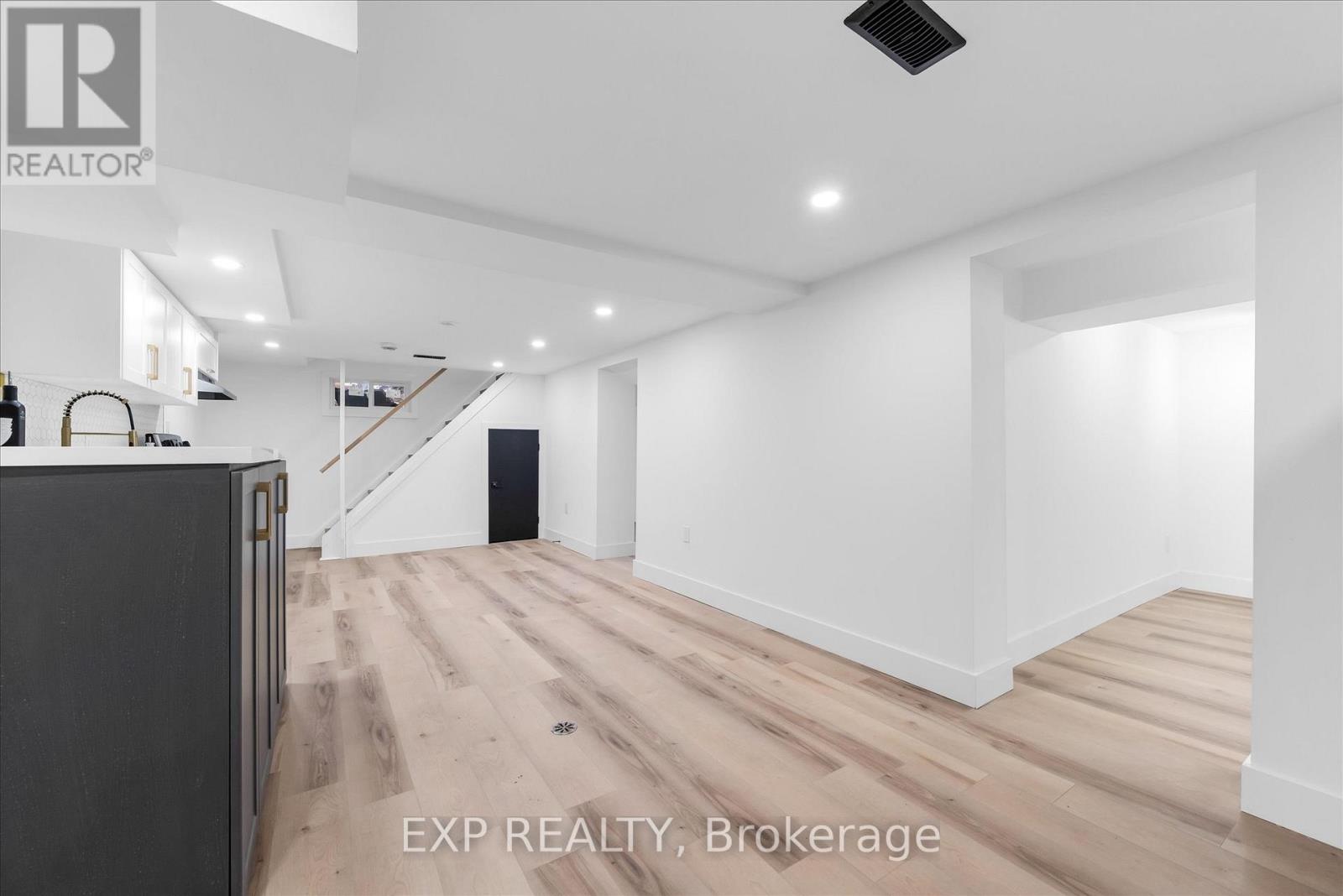 39 Grandfield Street, Hamilton, Ontario  L8T 2H1 - Photo 29 - X12493670