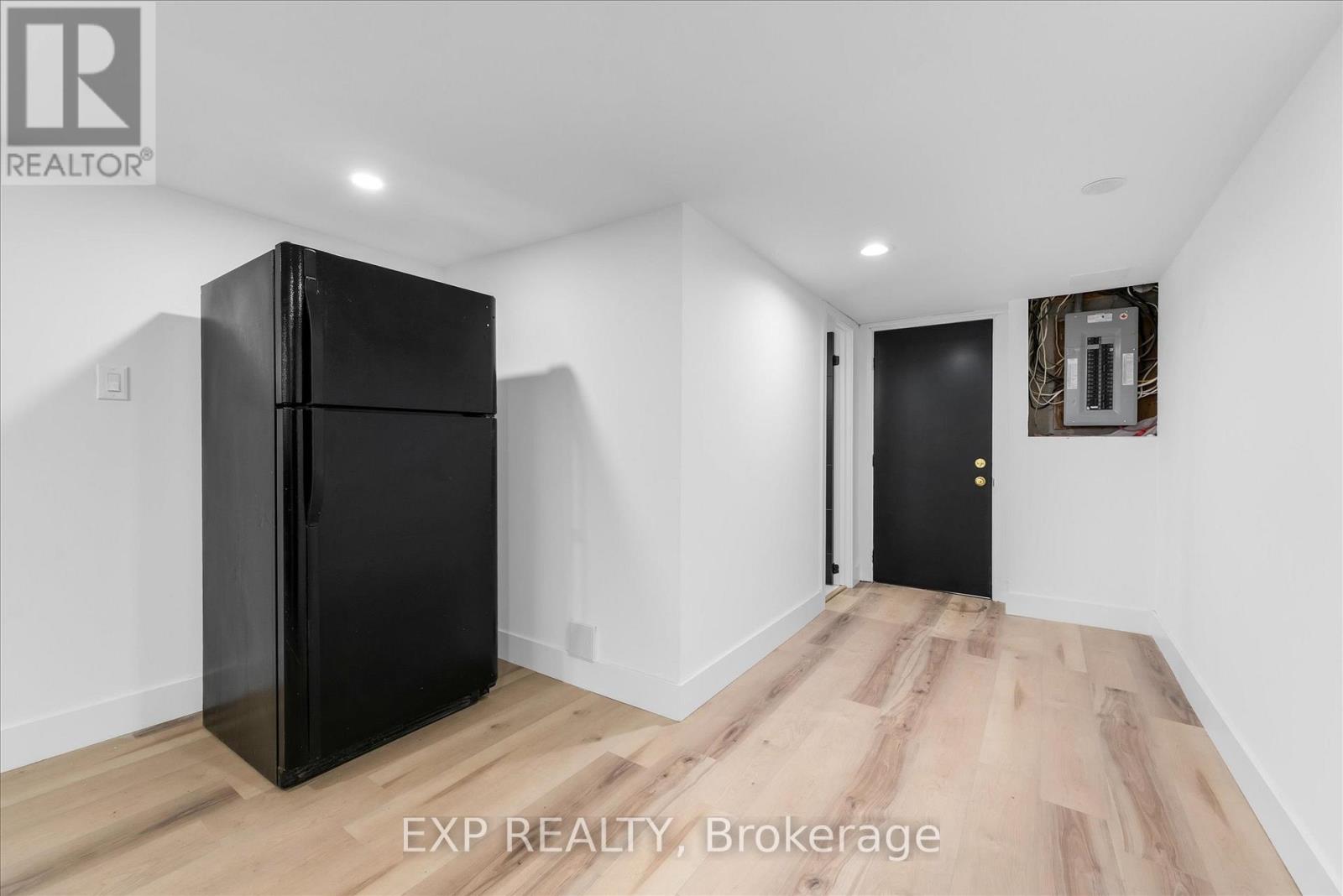 39 Grandfield Street, Hamilton, Ontario  L8T 2H1 - Photo 30 - X12493670