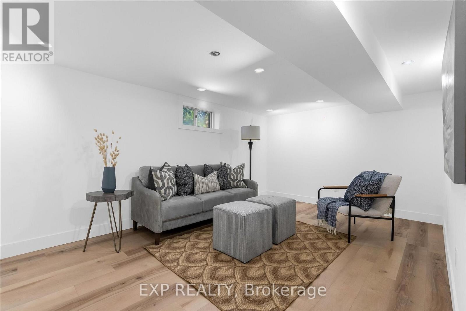 39 Grandfield Street, Hamilton, Ontario  L8T 2H1 - Photo 33 - X12493670