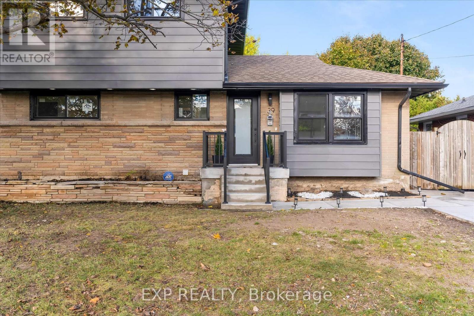 39 Grandfield Street, Hamilton, Ontario  L8T 2H1 - Photo 37 - X12493670