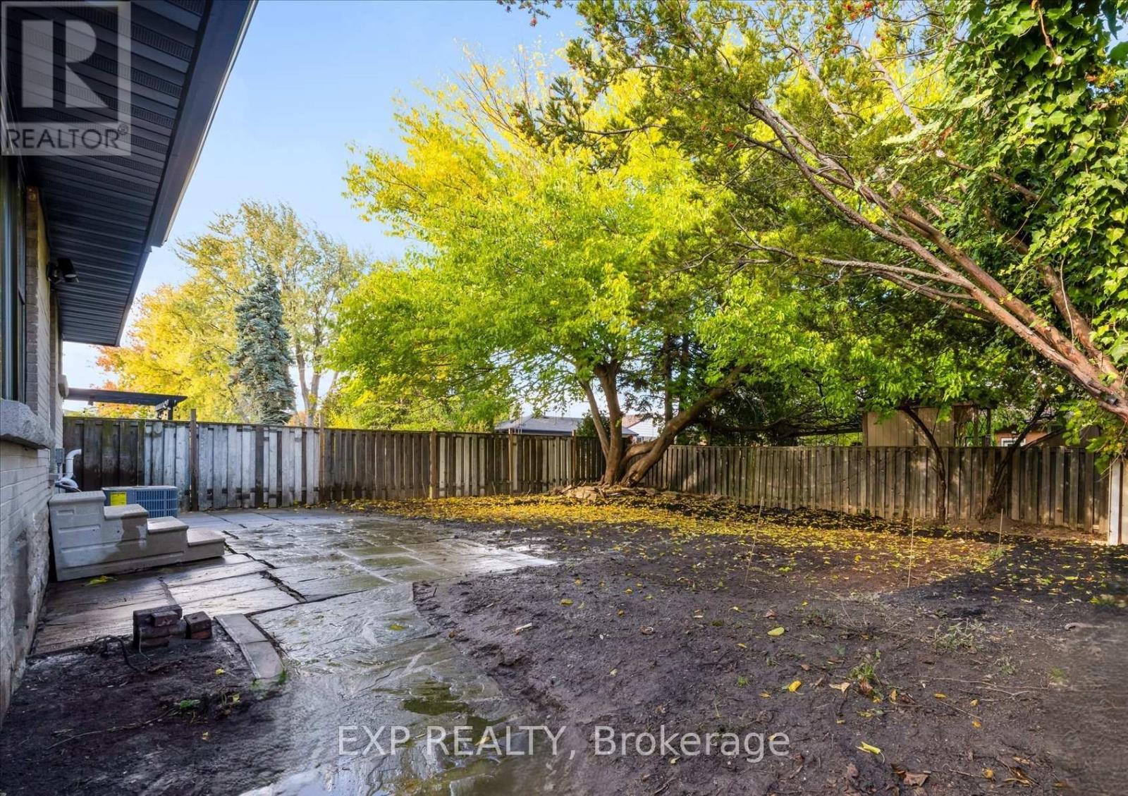 39 Grandfield Street, Hamilton, Ontario  L8T 2H1 - Photo 38 - X12493670