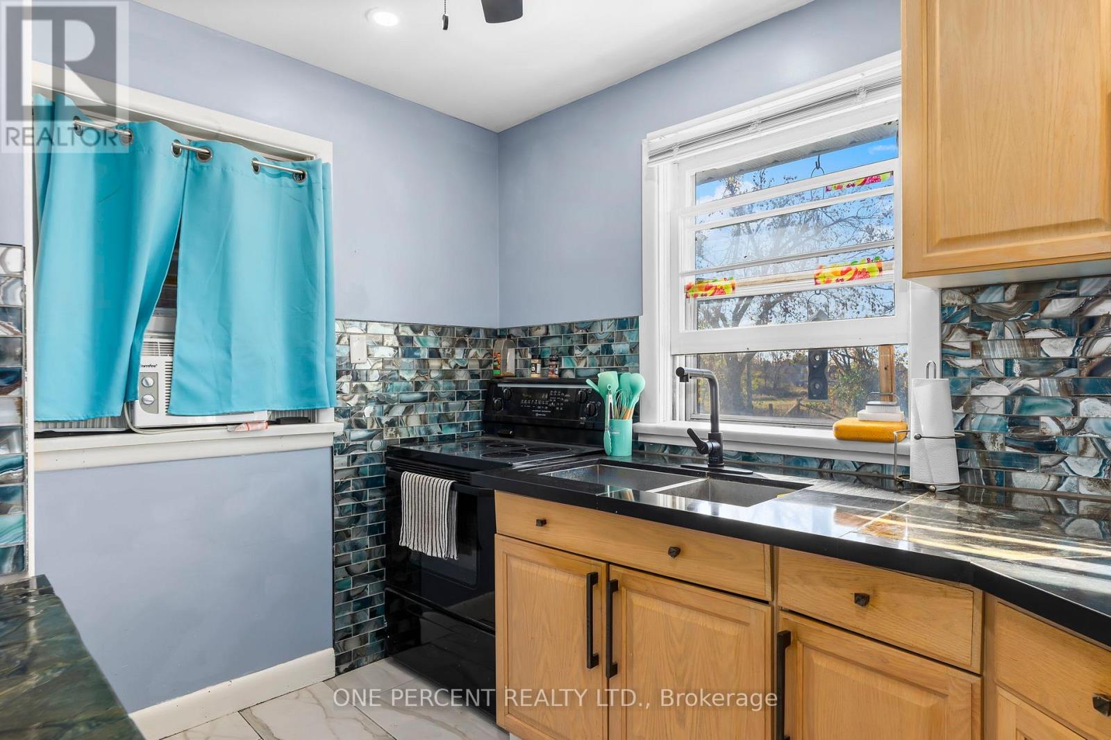 118 Nappadale Street, Kawartha Lakes, Ontario  K0M 2T0 - Photo 13 - X12493730