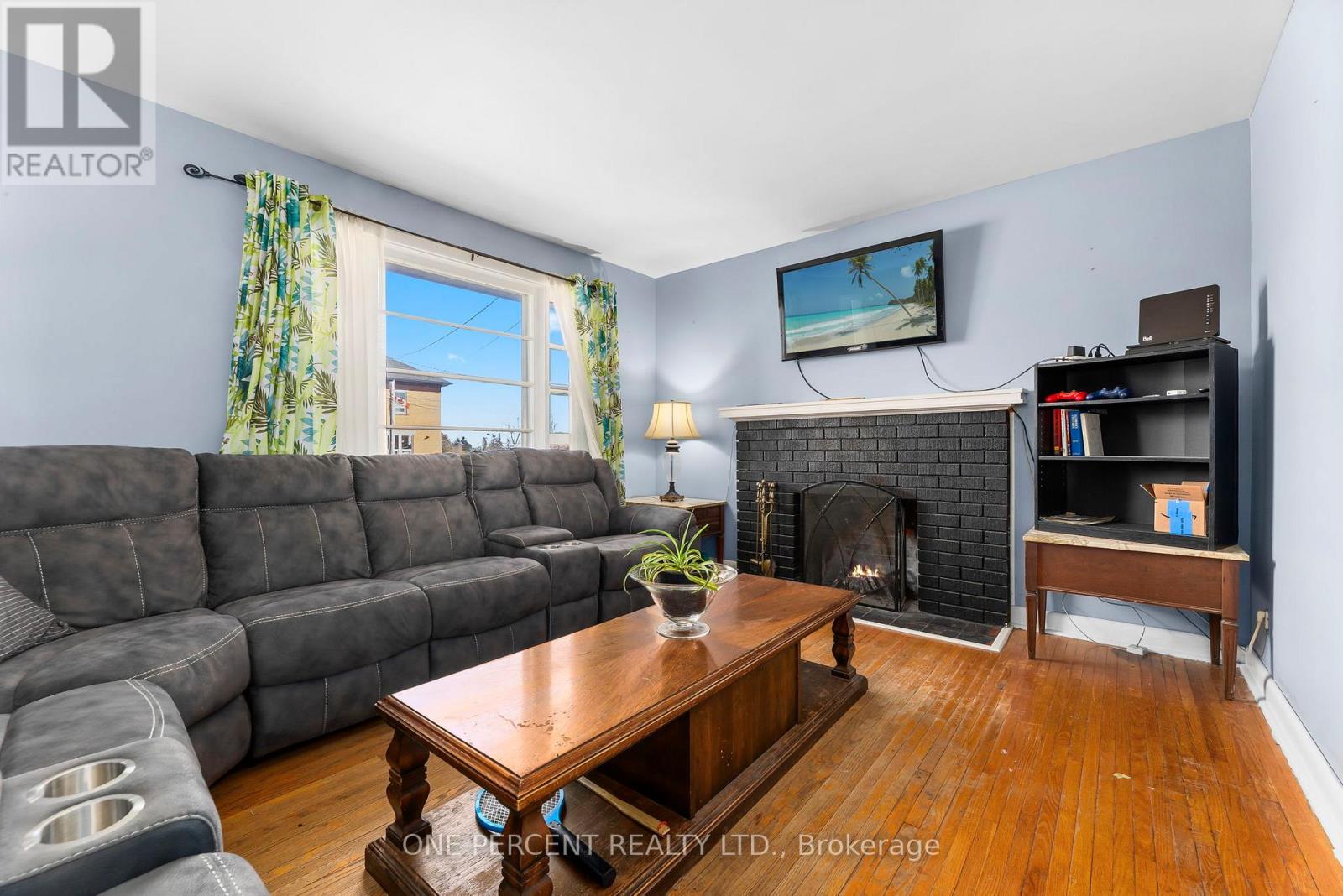 118 Nappadale Street, Kawartha Lakes, Ontario  K0M 2T0 - Photo 5 - X12493730