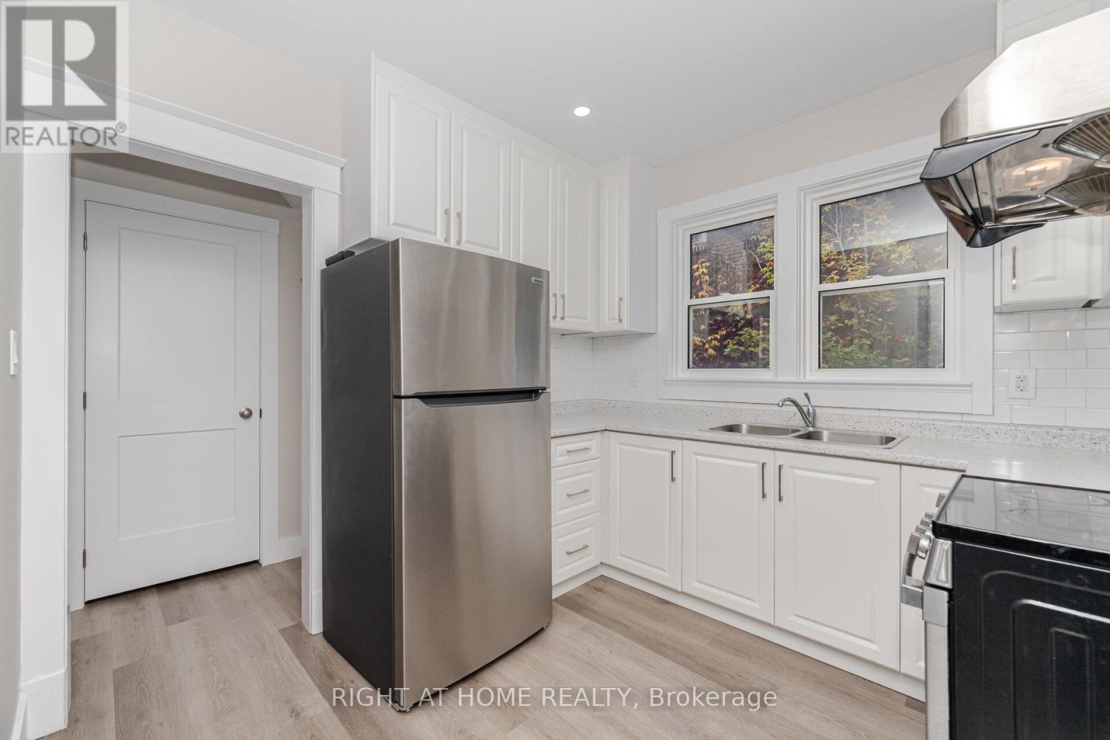 152 Weber Street E, Kitchener, Ontario  N2H 1C9 - Photo 18 - X12493734