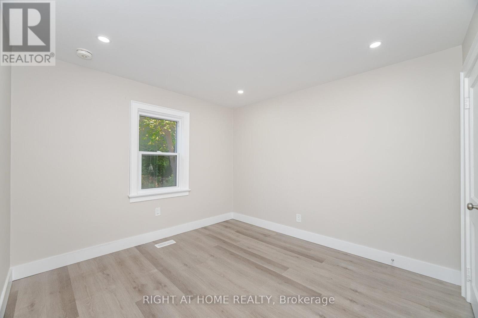 152 Weber Street E, Kitchener, Ontario  N2H 1C9 - Photo 24 - X12493734