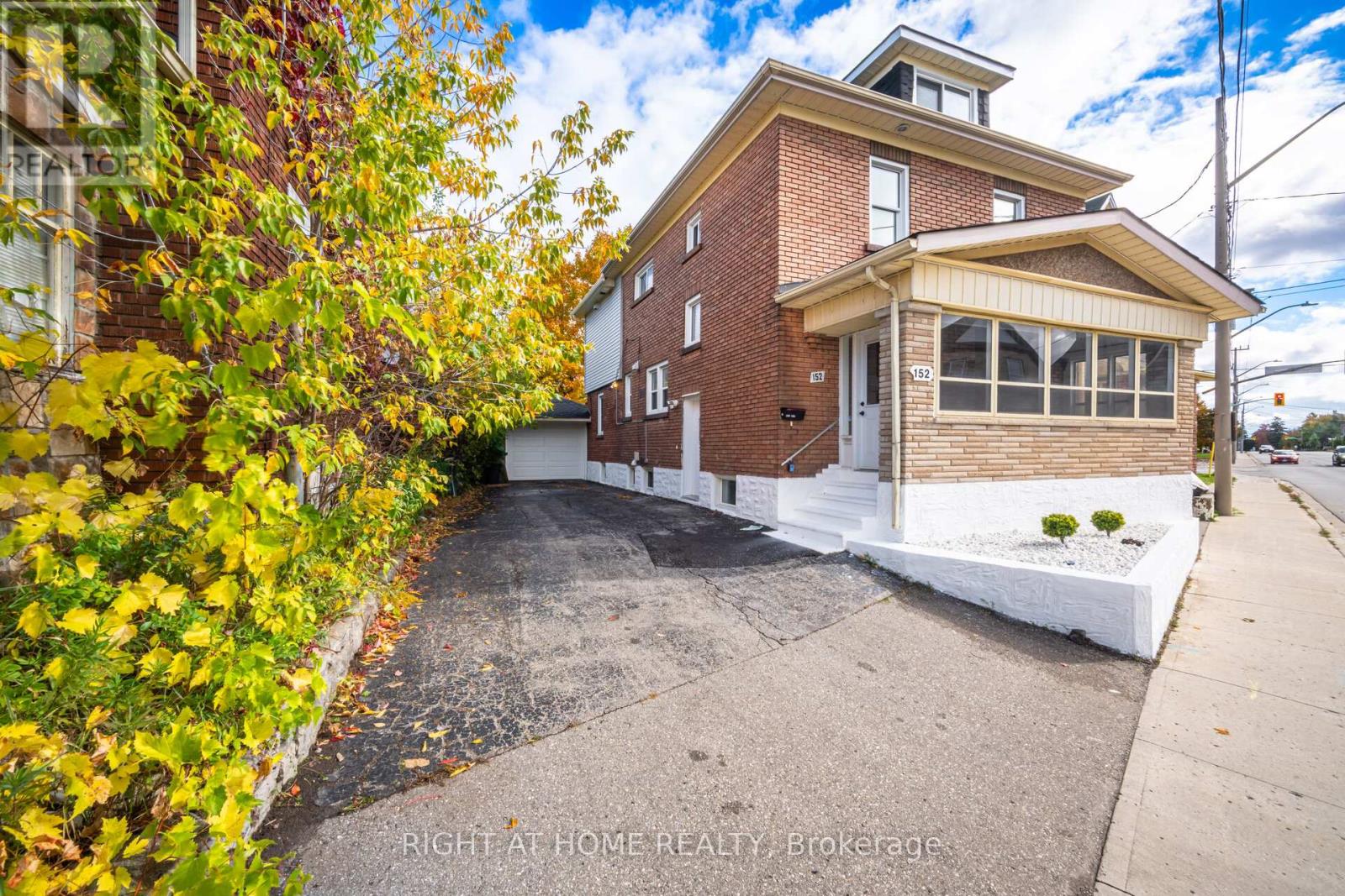 152 Weber Street E, Kitchener, Ontario  N2H 1C9 - Photo 3 - X12493734