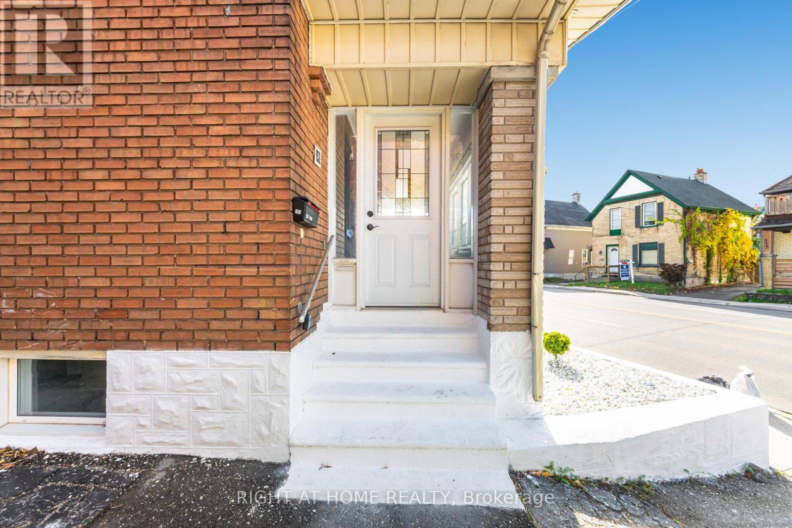 152 Weber Street E, Kitchener, Ontario  N2H 1C9 - Photo 4 - X12493734