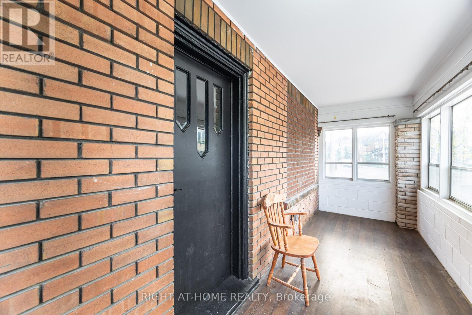 152 Weber Street E, Kitchener, Ontario  N2H 1C9 - Photo 5 - X12493734