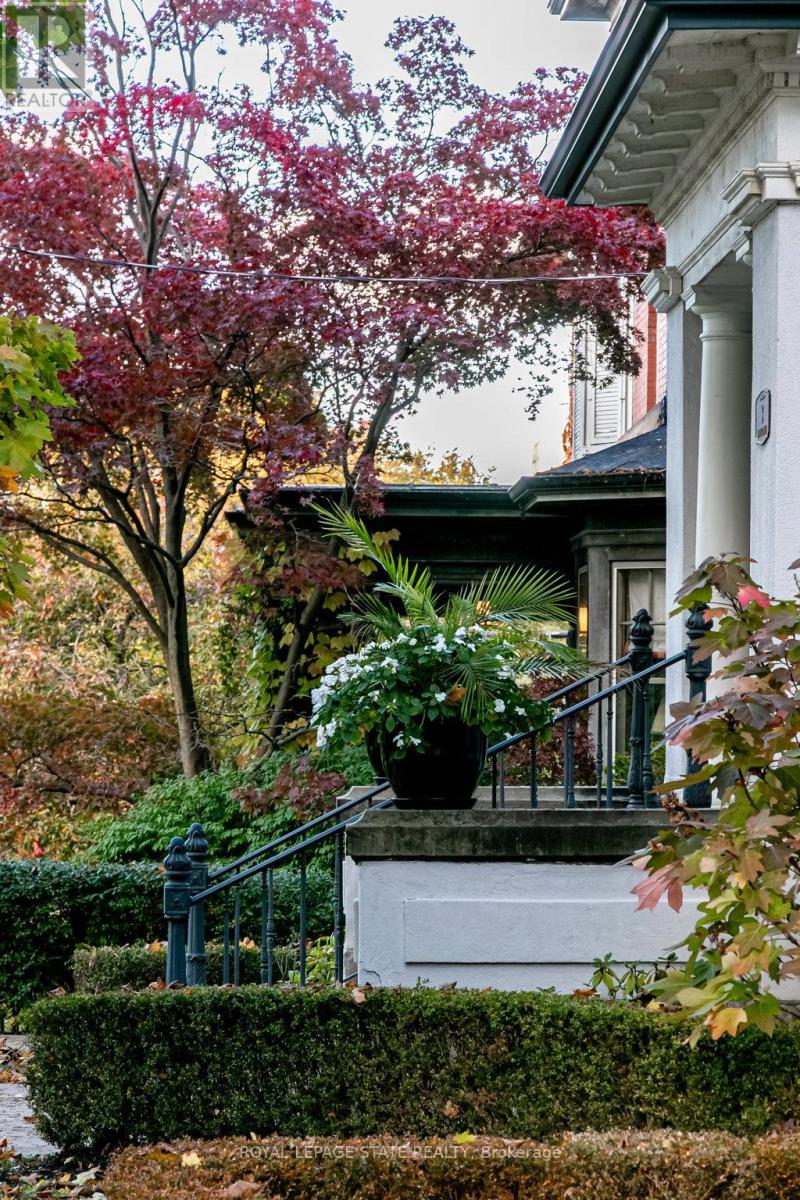 3 Turner Avenue, Hamilton, Ontario  L8P 3K4 - Photo 5 - X12493768