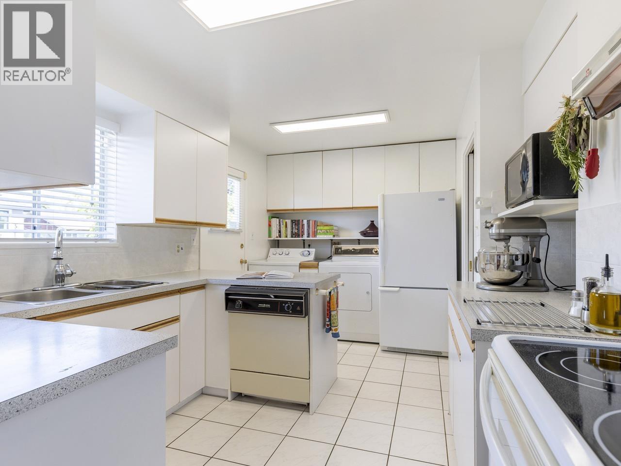 3111 Blundell Road, Richmond, British Columbia  V7C 1G2 - Photo 9 - R3063365