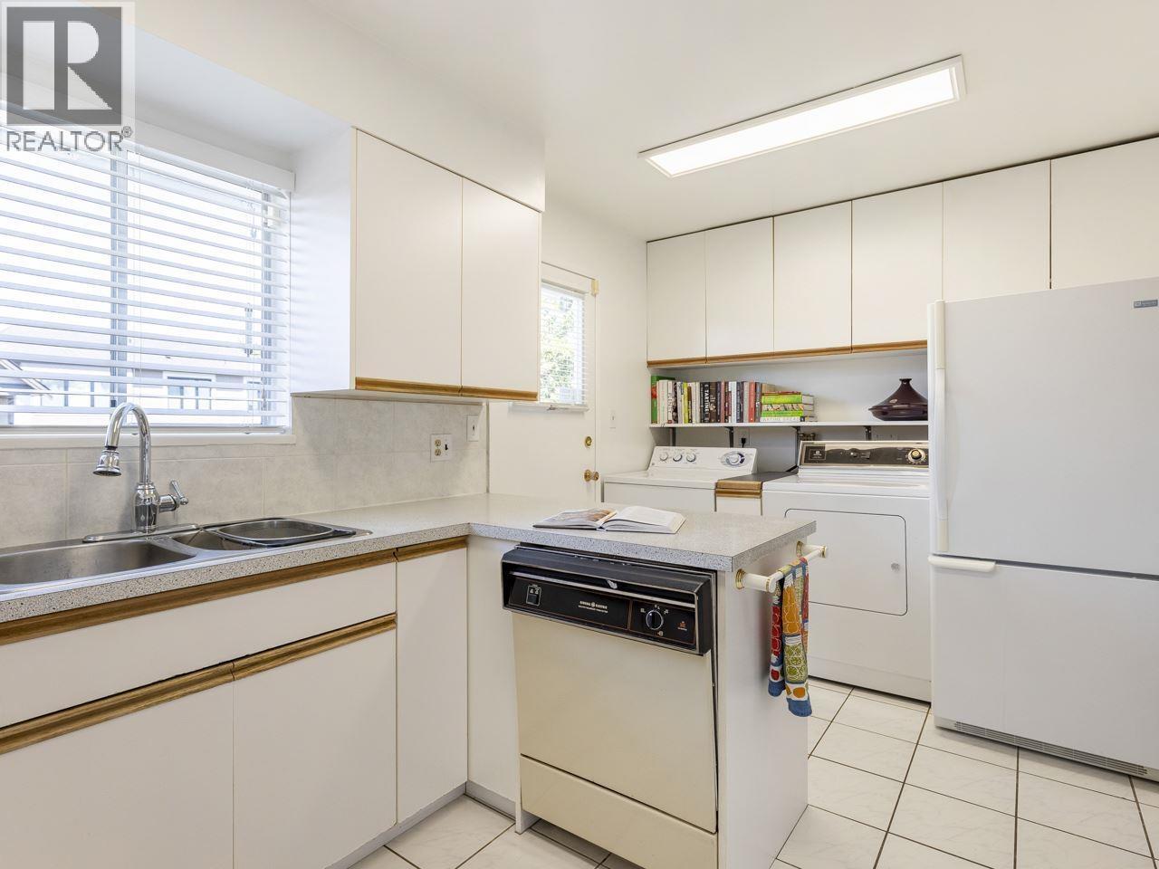 3111 Blundell Road, Richmond, British Columbia  V7C 1G2 - Photo 10 - R3063365