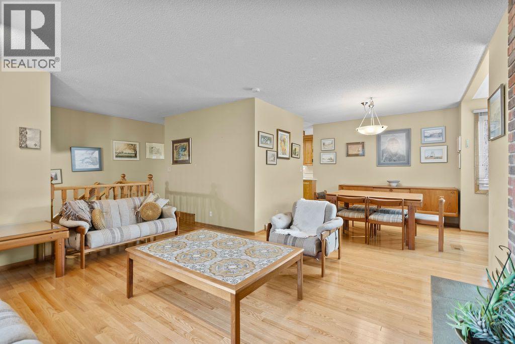 3350 Oakwood Drive Sw, Calgary, Alberta  T2V 4J4 - Photo 9 - A2267181