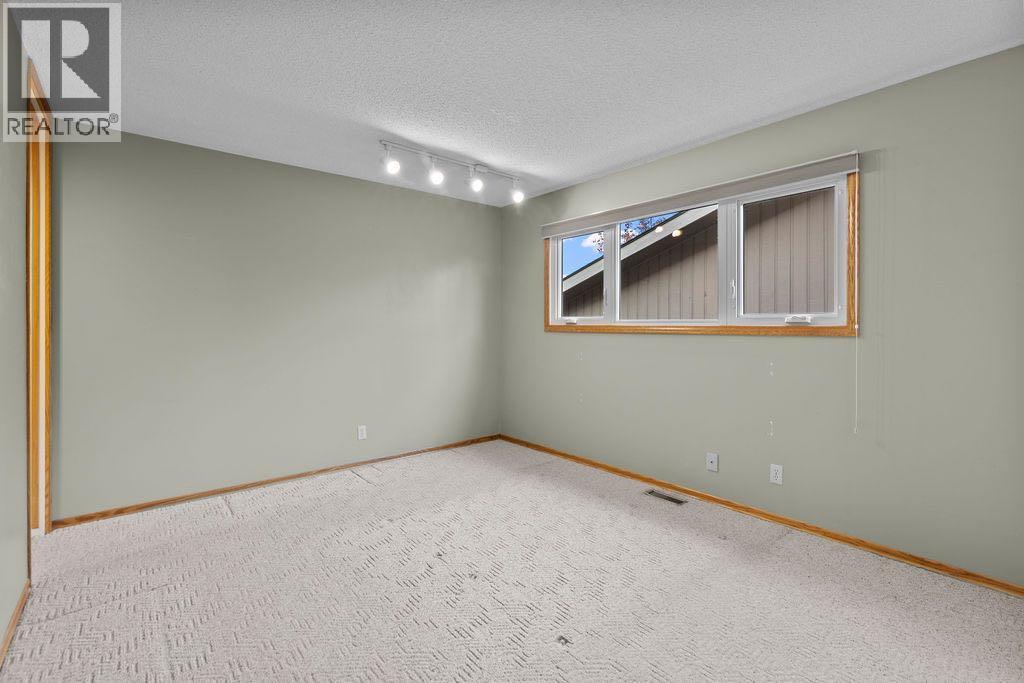 3350 Oakwood Drive Sw, Calgary, Alberta  T2V 4J4 - Photo 22 - A2267181