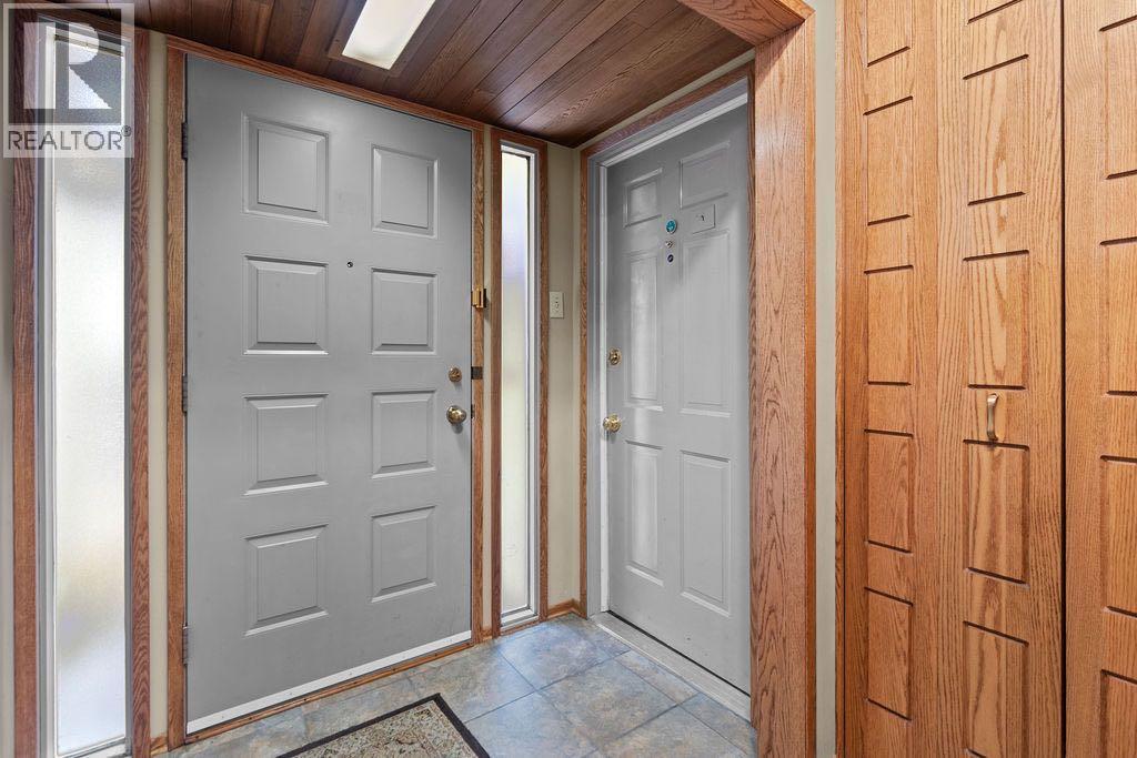 3350 Oakwood Drive Sw, Calgary, Alberta  T2V 4J4 - Photo 3 - A2267181