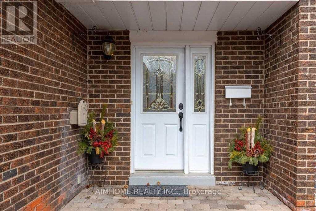 16 Comrie Terrace, Toronto, Ontario  M1M 3T2 - Photo 2 - E12493780