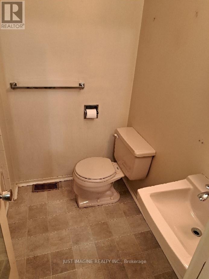 226 Old Colony Road, Ottawa, Ontario  K2L 1M7 - Photo 9 - X12469875