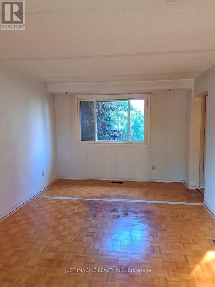 226 Old Colony Road, Ottawa, Ontario  K2L 1M7 - Photo 7 - X12469875