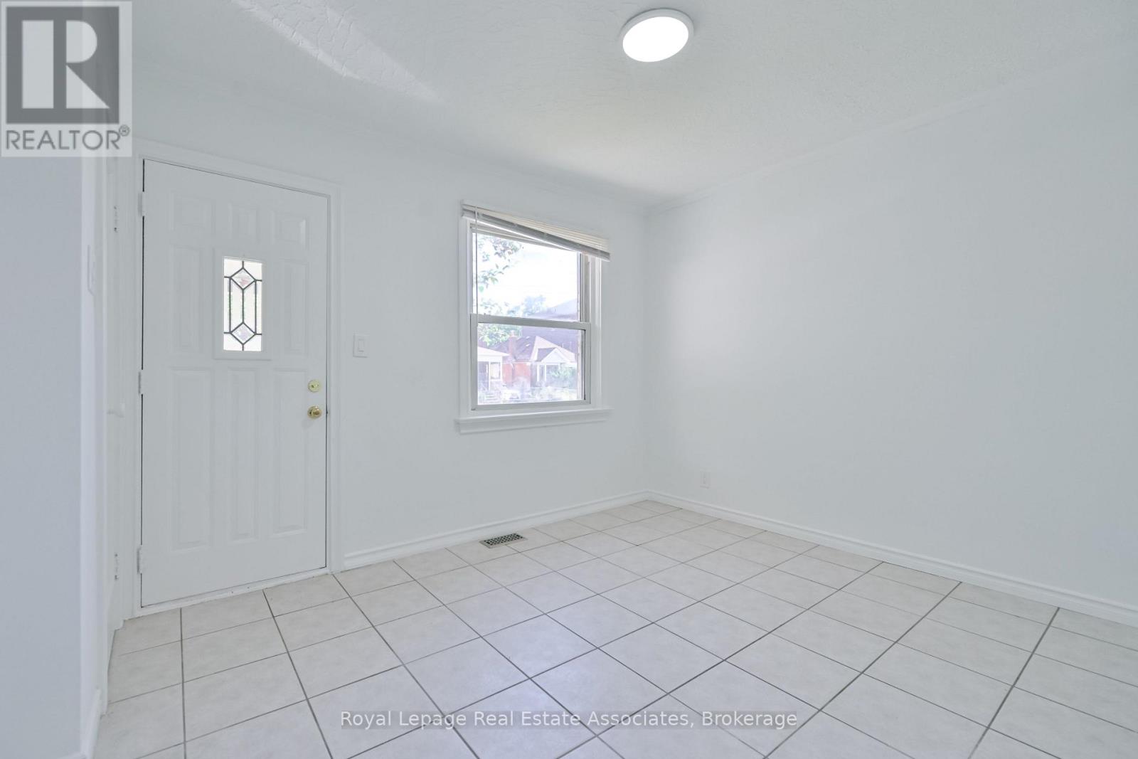 20 East Drive, Toronto, Ontario  M6N 2N7 - Photo 4 - W12493782