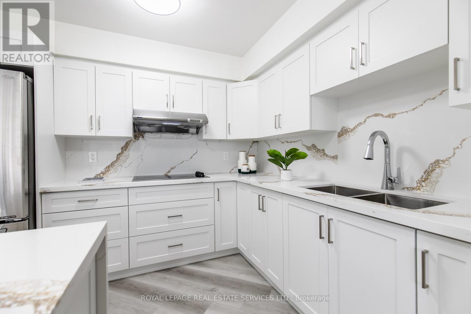 418 - 25 Kingsbridge Garden Circle, Mississauga, Ontario  L5R 4B1 - Photo 14 - W12493802