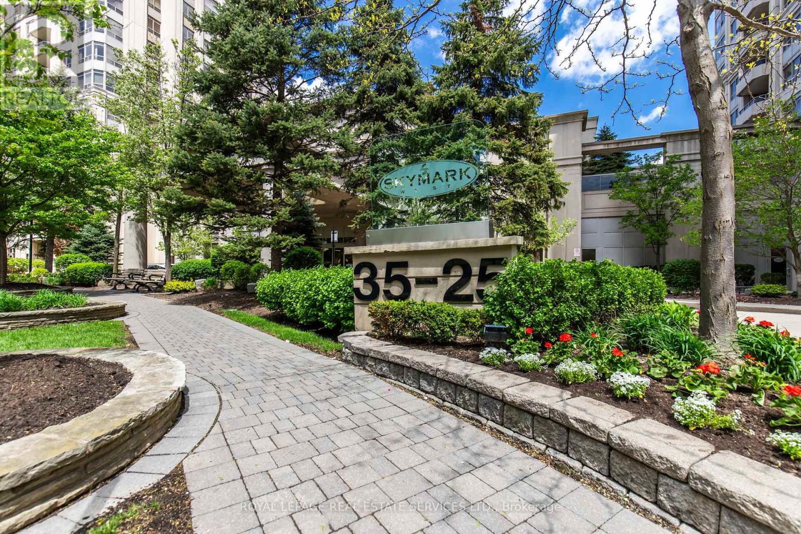 418 - 25 Kingsbridge Garden Circle, Mississauga, Ontario  L5R 4B1 - Photo 4 - W12493802
