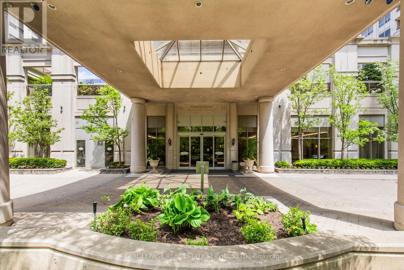 418 - 25 Kingsbridge Garden Circle, Mississauga, Ontario  L5R 4B1 - Photo 5 - W12493802