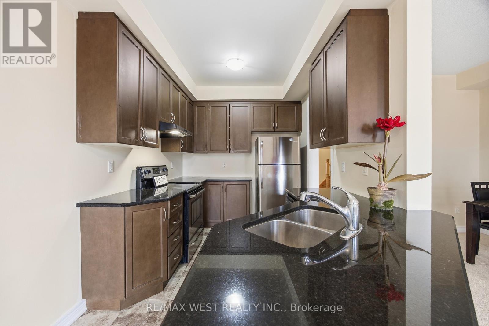 90 Sky Harbour Drive, Brampton, Ontario  L6Y 0V3 - Photo 7 - W12493810