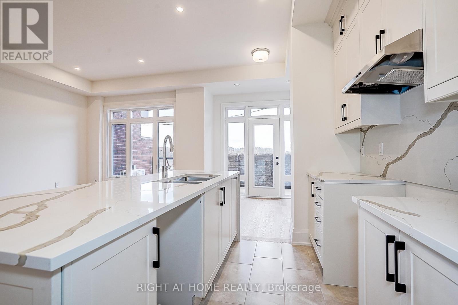 3295 Taha Gardens, Oakville, Ontario  L6M 5R9 - Photo 6 - W12493812