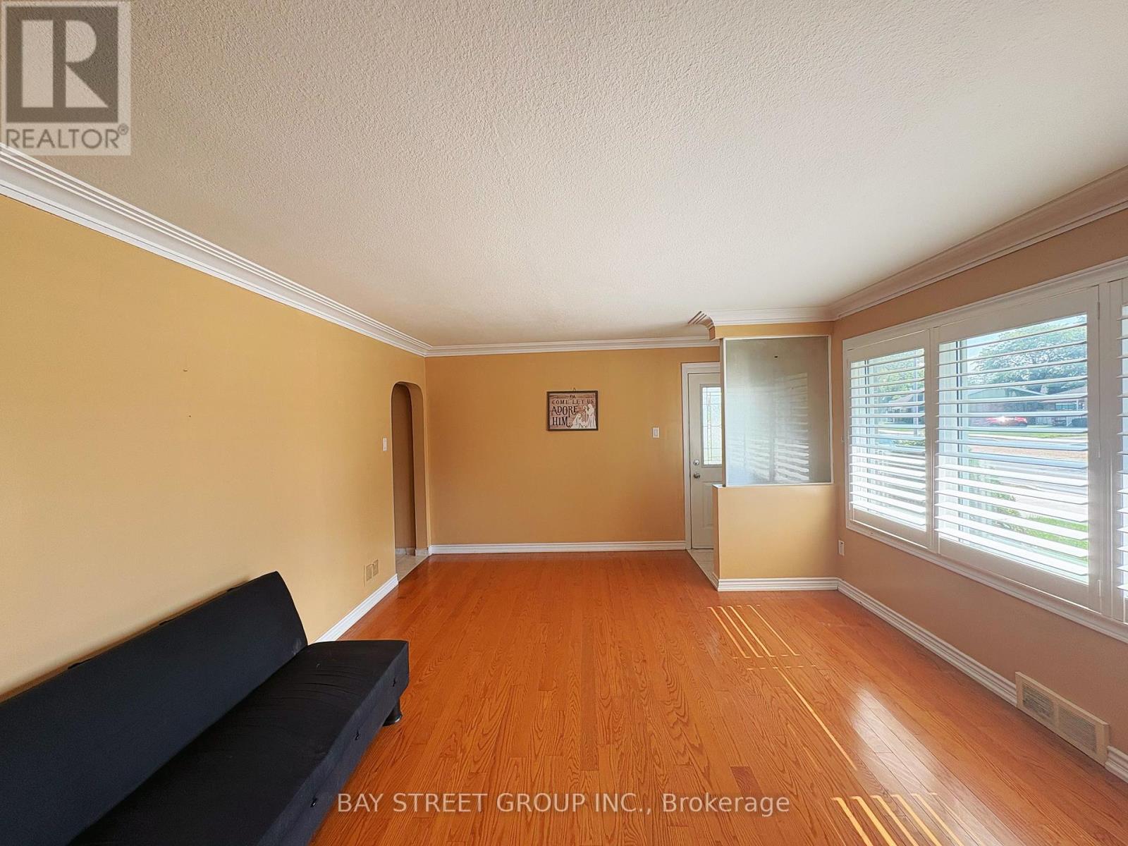 58 Broderick Avenue, Thorold, Ontario  L2V 2J1 - Photo 4 - X12493908