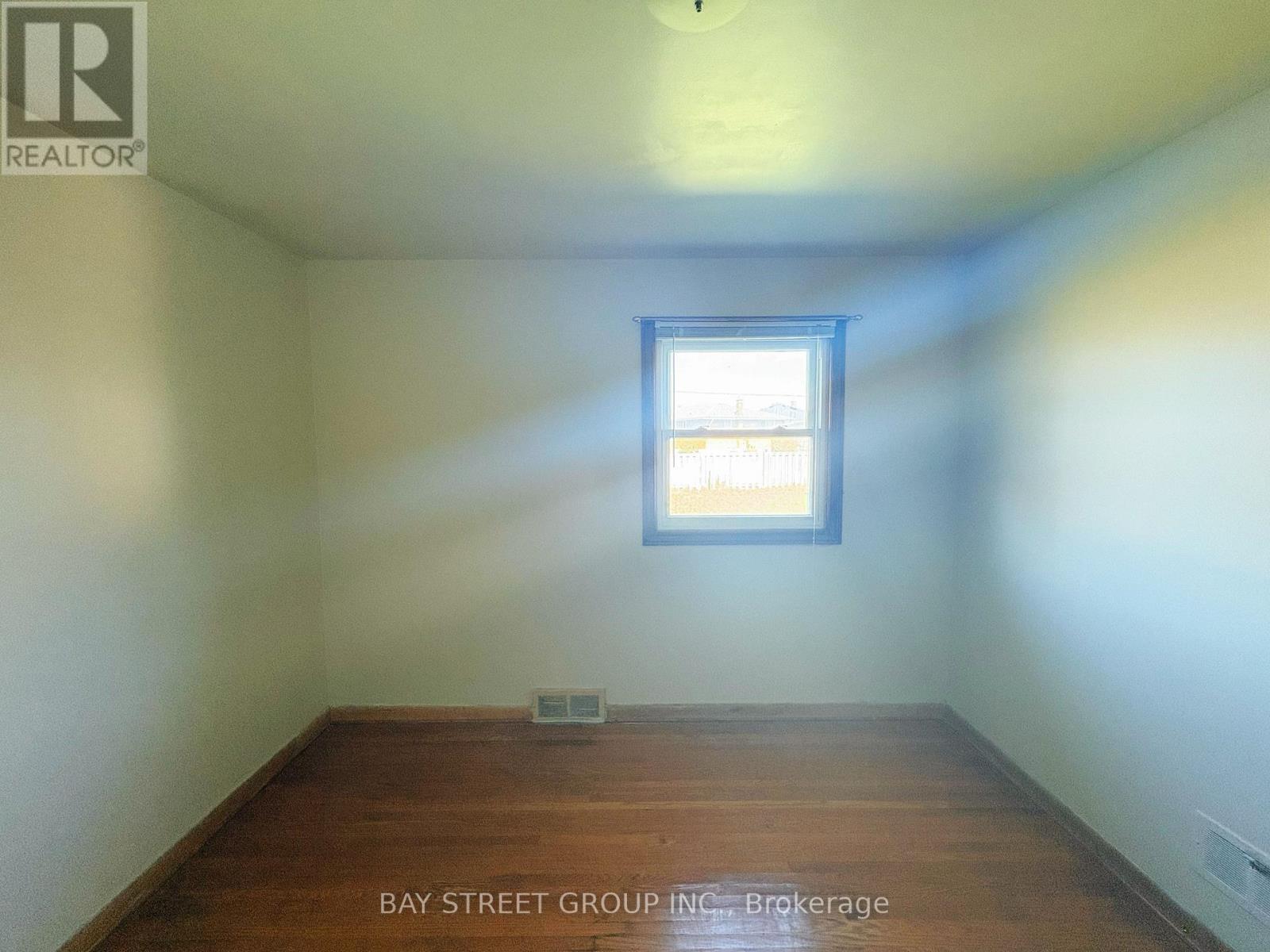 58 Broderick Avenue, Thorold, Ontario  L2V 2J1 - Photo 6 - X12493908