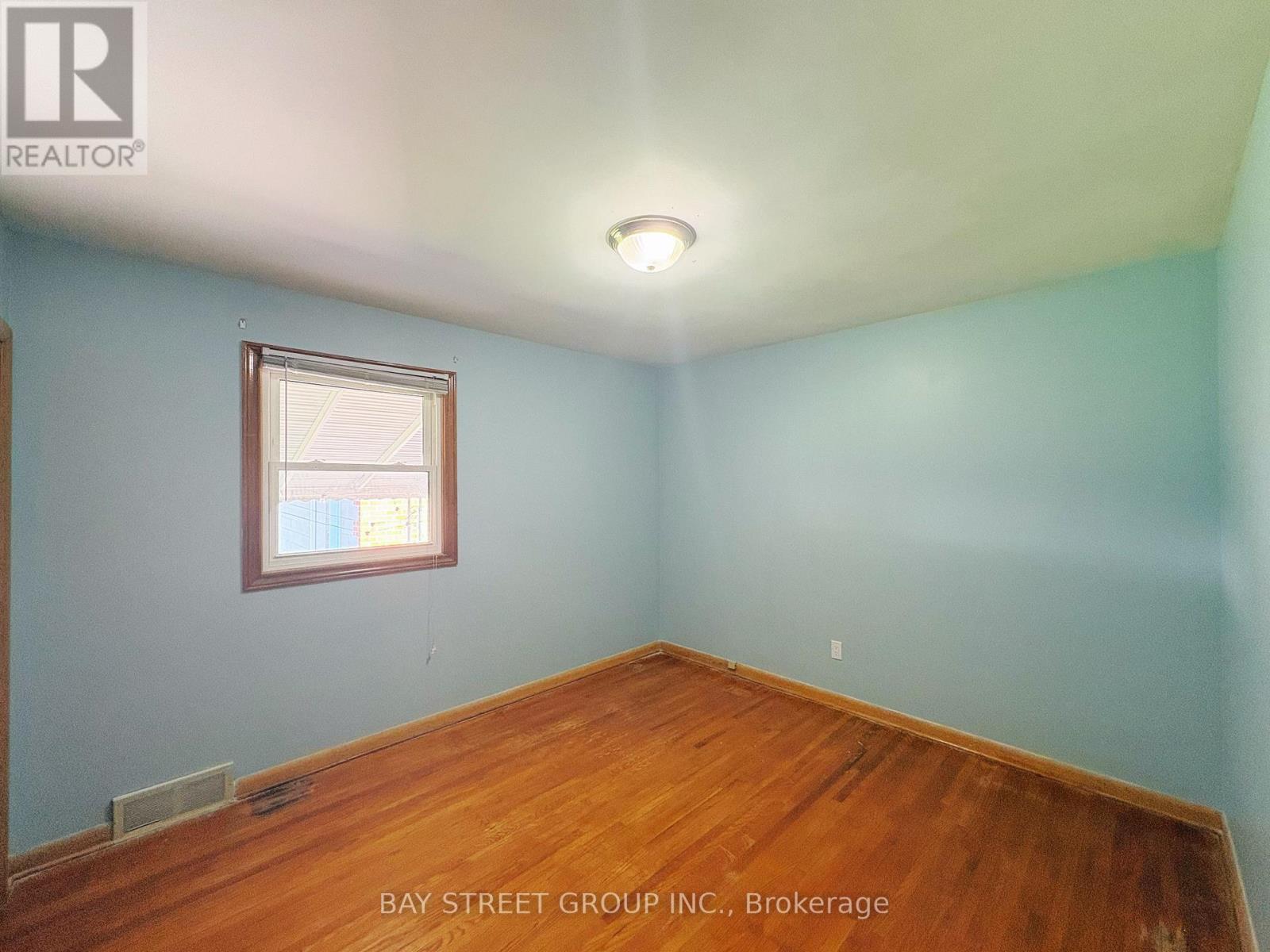 58 Broderick Avenue, Thorold, Ontario  L2V 2J1 - Photo 8 - X12493908