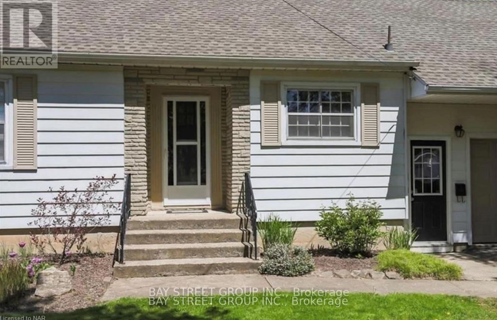 6565 Stamford Green Drive, Niagara Falls, Ontario  L2J 1T9 - Photo 4 - X12493806