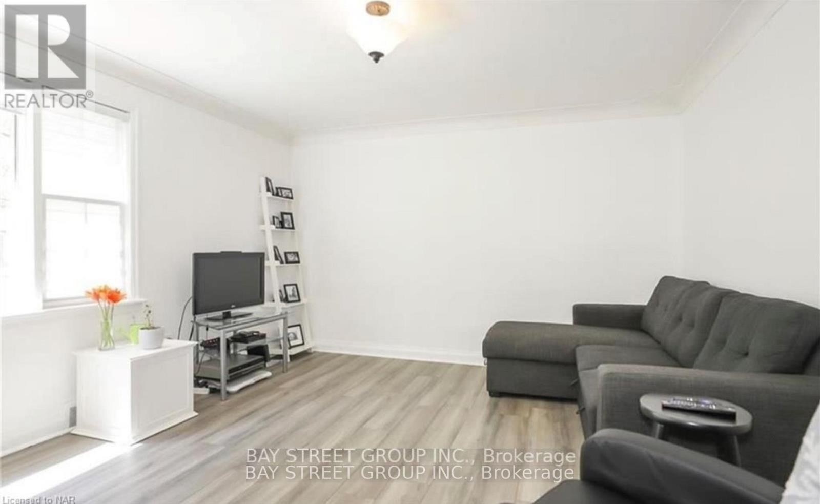 6565 Stamford Green Drive, Niagara Falls, Ontario  L2J 1T9 - Photo 7 - X12493806