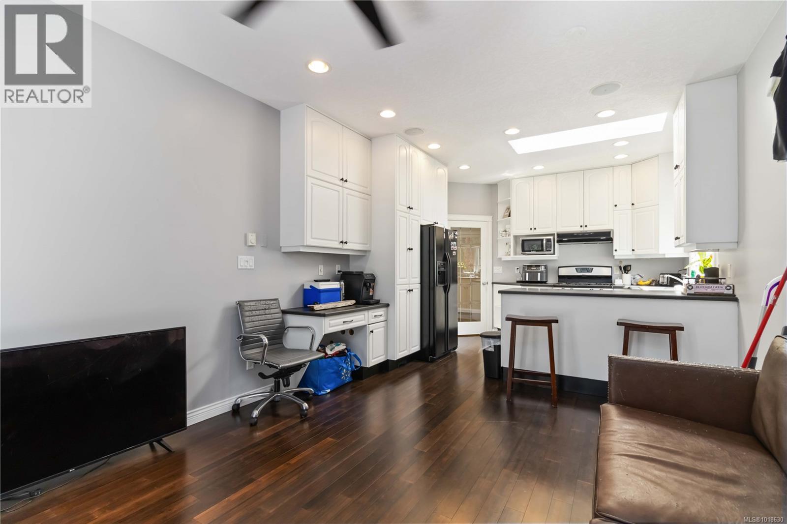 808 Jagdeep Pl, Saanich, British Columbia  V8X 2N3 - Photo 11 - 1018630